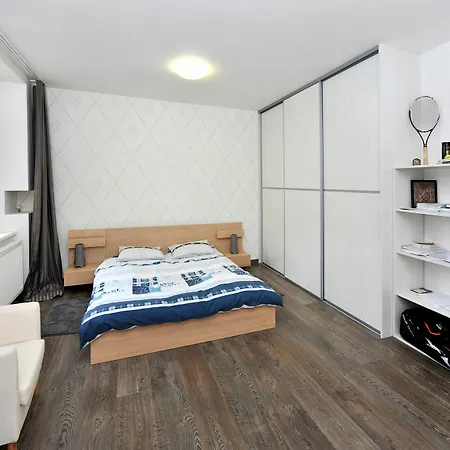 Apartment Aplend City Laurinska 11 *