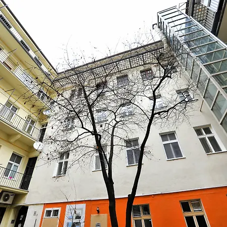 Aplend City Laurinska 11 *